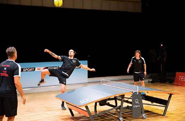 Teqball-Platte zum Fußballspielen mieten 