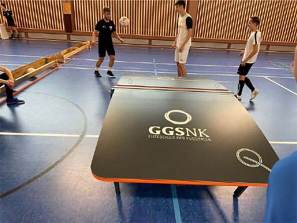 Teqball-Platte zum Fußballspielen mieten  Fürth