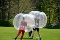 Bubble Soccer spielen - Spaß haben