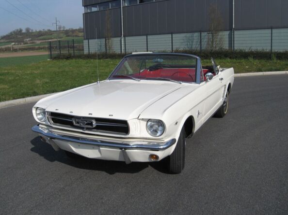 Ford Mustang Cabrio Oldtimer in weiß mieten Nürnberg und Franken