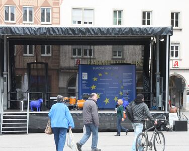 Bühne mit Dach 8x6x4,9m  BxTxH  mit Anhänger mieten 